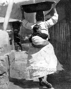 Une femme coréenne portant un bébé sur son dos, 1936