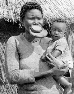 Une femme de la tribu Sara-Kaba, République du Congo, Afrique, 1936 - Wide World Photos