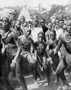 Garçons danseurs déguisés en filles, tribu Yafouba, Afrique de l