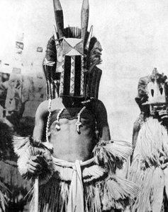 Masque à visière des peuples des hautes terres, Afrique, 1936 - Wide World Photos