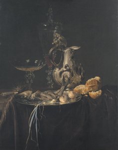 Nature morte. Petit déjeuner avec une cruche en argent