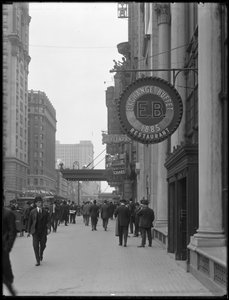 Enseigne du Buffet Exchange au 220 W. 42nd Street, New York, 2 mai 1916 - William Davis Hassler
