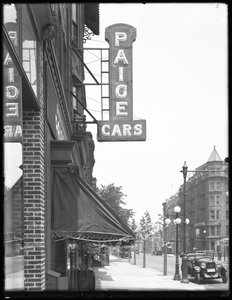Enseigne des voitures Paige au 1410 Bedford Avenue, Brooklyn, 13 juillet 1916 - William Davis Hassler