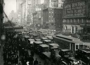Times Square, bondé de voitures, bus et gens, c.1917 - William Davis Hassler