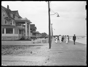 Vue le long de la promenade de Beach 125th Street, Belle Harbor, Queens, 11 juillet 1915 - William Davis Hassler