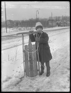 William Gray Hassler avec son nouveau traîneau, c.1912