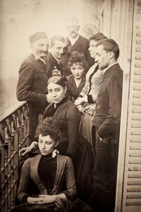 La famille Claudel, Jessie Lipscomb, Ferdinand de Massary et son père sur le balcon de l