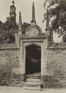 Porte, Maisons de charité Paynis, Oundle (photo n/b) - William Galsworthy Davie