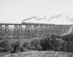 Pont ferroviaire sur la rivière Des Moines, c.1900 (photo n/b) - William Henry Jackson