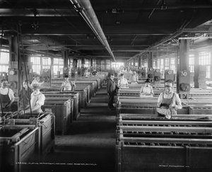 Travailleurs dans le département de placage, National Cash Register Company, Dayton, Ohio, USA, c.1902 - William Henry Jackson