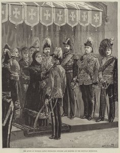 La Reine au château de Windsor décorant des officiers et des soldats de l