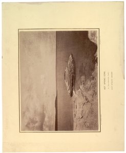 Cône de source chaude, dans le lac Yellowstone, 1871