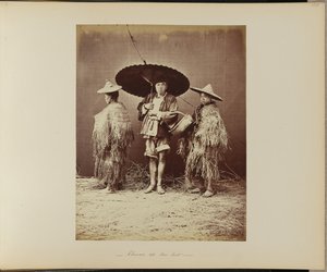 Chinois avec imperméables