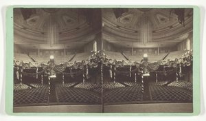 Sans titre [auditorium décoré de drapeaux américains], fin du 19e siècle - Wright and Hartwell