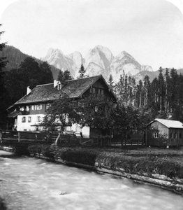 La forge du forgeron à Gosau, Salzkammergut, Autriche, vers 1900