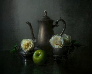 Théière en argent « Roses blanches »