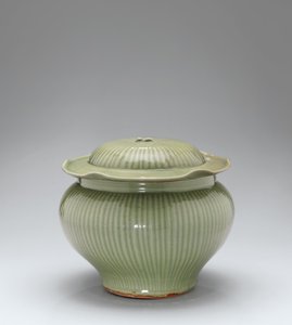 Pot et couvercle côtelés en céladon Longquan - Yuan Dynasty Chinese School
