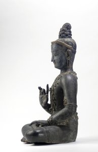 Bodhisattva de style népalais-chinois (laque, tissu, traces de peinture bleue, dorée et verte et feuille d