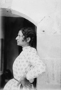 Une femme samaritaine de Naplouse, c.1920 (photo n/b) - . .