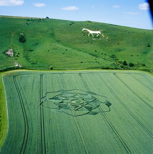 Cercle de culture dans un champ de blé, Milk Hill, Alton Priors, Vale of Pewsey, Wiltshire
