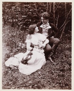 Portrait édouardien, couple en tenue du XIXe siècle - John Pardon