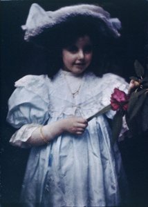 Fille en robe blanche - John Pardon