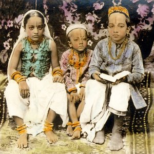 Enfants hindous de haute caste, Bombay, Inde 1922 (photo) - Frederick (attr. to) Barnard