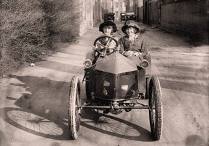 Sortie en voiture, vers 1912 (photo) - Frederick (attr. to) Barnard