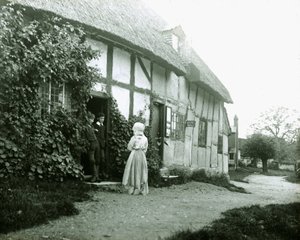 Personnes sur la pas de la porte d