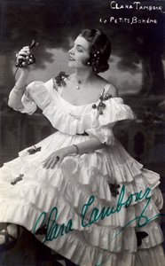 Portrait de Clara Drum dans la pièce "Little Bohemia" - . .