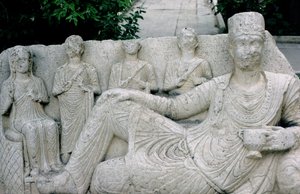 Relief représentant une famille palmyrienne, probablement c.10e-8e siècle av. J.-C. - Hippolyte Lalaise Devéria
