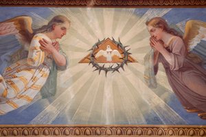 Église de Rumilly. Peinture murale. Anges et Saint-Esprit. France.