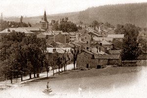 Le village de Saint-Bonnet-le-Froid, au début du XXe siècle (carte postale) - . .