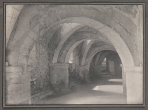 Triforium dans la crypte de la cathédrale de Gloucester - John Pardon