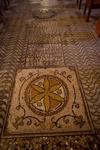 Détail de décoration de sol (mosaïque) - School Italian
