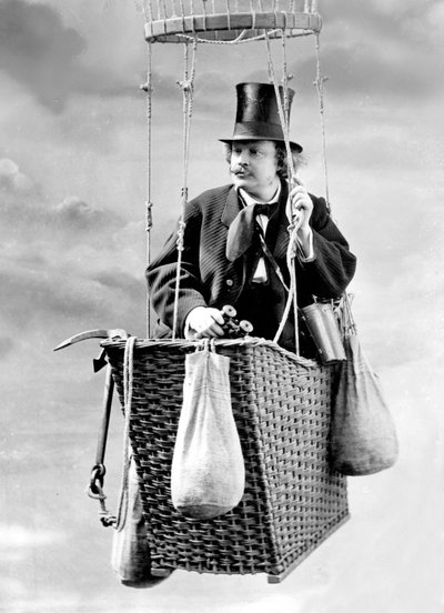 Photographe français Gaspard Felix Tournachon dit Felix Nadar (1820-1910), autoportrait en studio dans une gondole de montgolfière - (1820 1910) Nadar