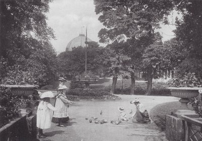 Nourrir les pigeons, Buxton - (after) English photographer