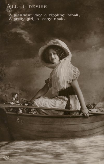 Fille dans un bateau (photo n/b) - (after) English photographer