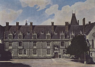 Château de Blois, Façade sur la cour - (after) French Photographer