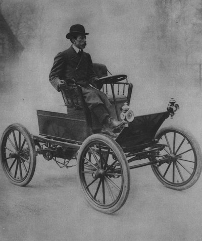 Santos Dumont conduisant sa voiture - (after) French Photographer
