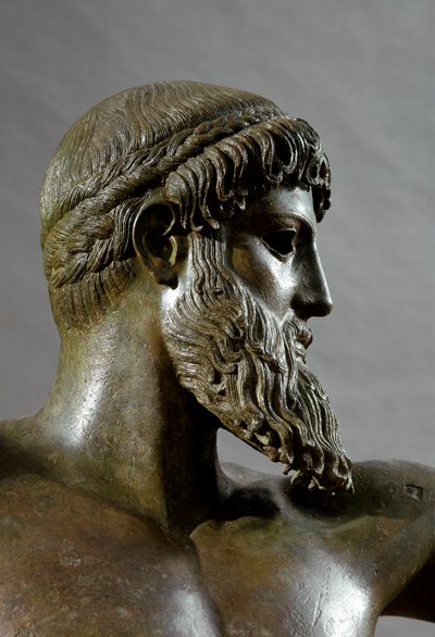 Art grec : « Poséidon » (ou Zeus) (détail). Sculpture en bronze attribuée au sculpteur Kalamis (480-460 av. J.-C.) De Cap Artemision. Athènes, musée national d