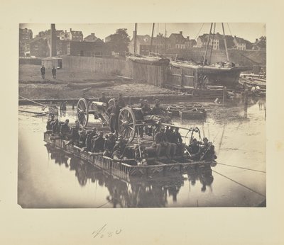 [Radeau de bateaux-couvertures transportant de l