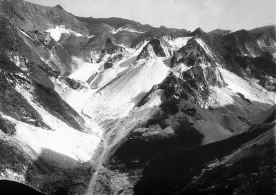 Carrières de marbre dans les Alpes Apuanes, en Toscane (photo n/b) - A. Corsini