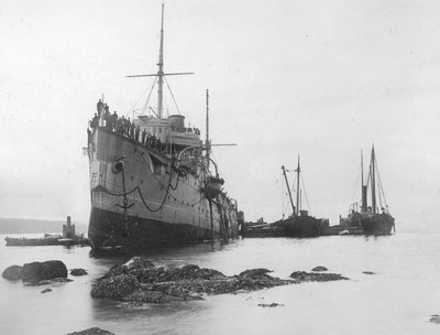 HMS Flora échoué en 1903 (photo n/b) - A. Edward Jones and Co.