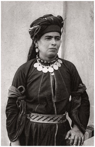Dame kurde en costume traditionnel, Irak, 1925 - A. Kerim