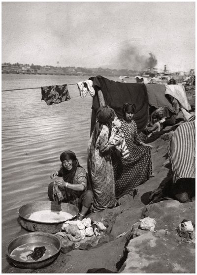 Blanchisseuses sur les rives du Tigre, Bagdad, Irak, 1925 - A. Kerim