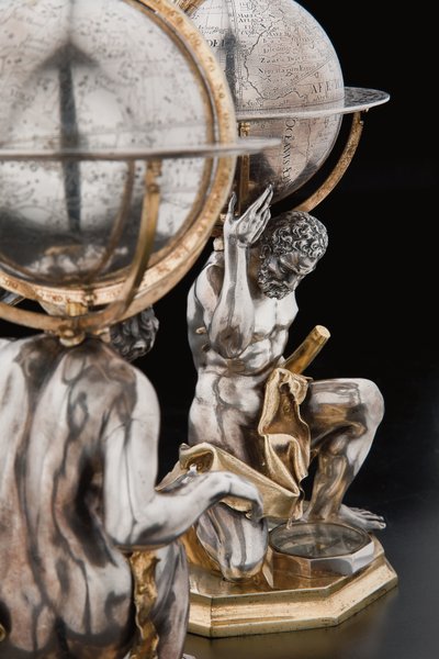 Deux globes terrestres et célestes exceptionnels, soutenus par Hercule et Atlas, Augsbourg - Abraham Drentwett