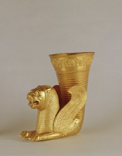 Rhyton en forme de monstre lion assis, de Hamadan, Iran - Achaemenid