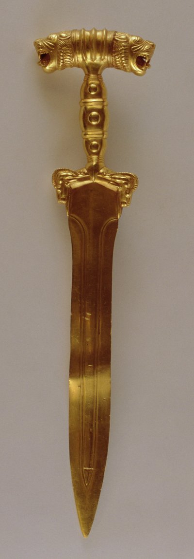 Épée avec décoration de tête de lion double, de Hamadan, Iran - Achaemenid