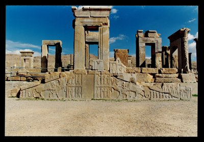 Façade ouest du Tachara (palais privé de Darius), construit vers 485 av. J.-C., escalier ajouté par Artaxerxès III vers 360-50 av. J.-C. - Achaemenid
